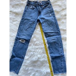 Levi’s Premium Wedgie- Sz: 24